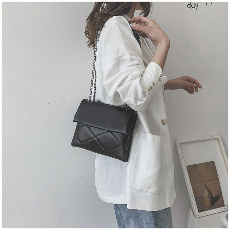 Lingge Glam Chain Crossbody Sean Powell Apparel