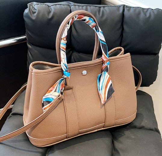 Flora Charm Women's Shoulder Handbag