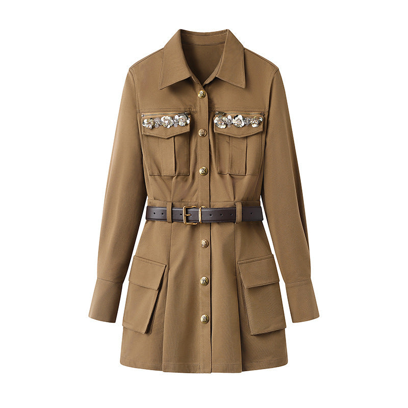 A belteds work dress with plant and flower embroidery on the chest area, in a mid-length style with a high waist and short sleeves, in a khaki color.