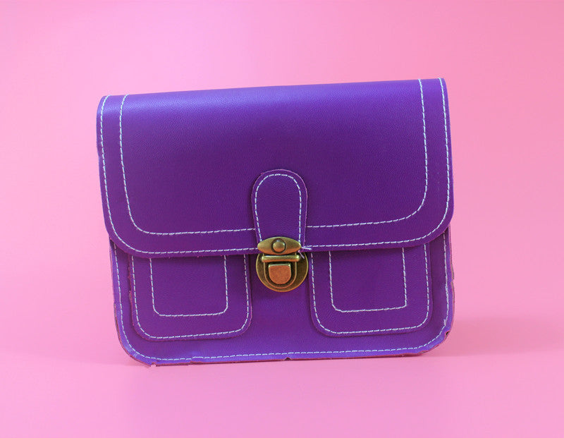 Retro Chic Buckle Shoulder Bag