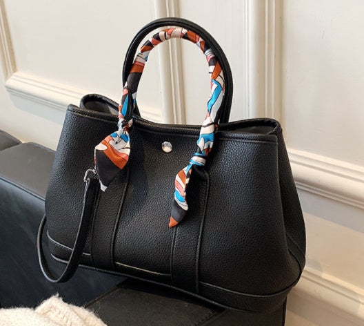 Flora Charm Women's Shoulder Handbag