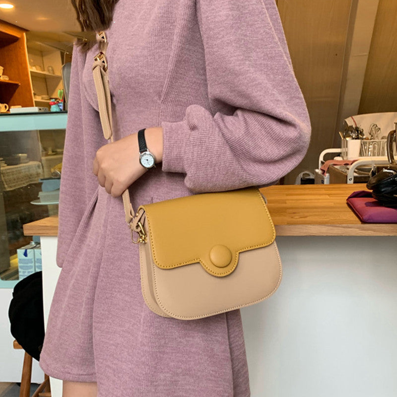 Classic Voyager Messenger Shoulder Bag