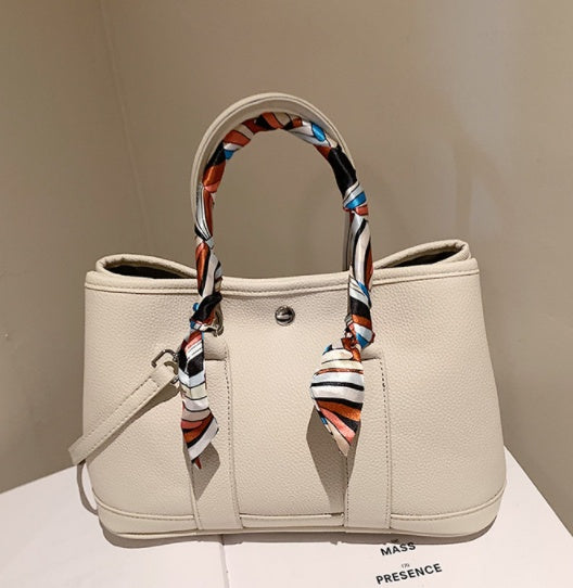 Flora Charm Women's Shoulder Handbag