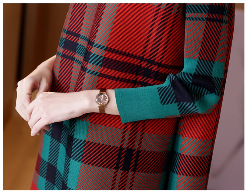 Sophisticated Pleats Mother’s Dress