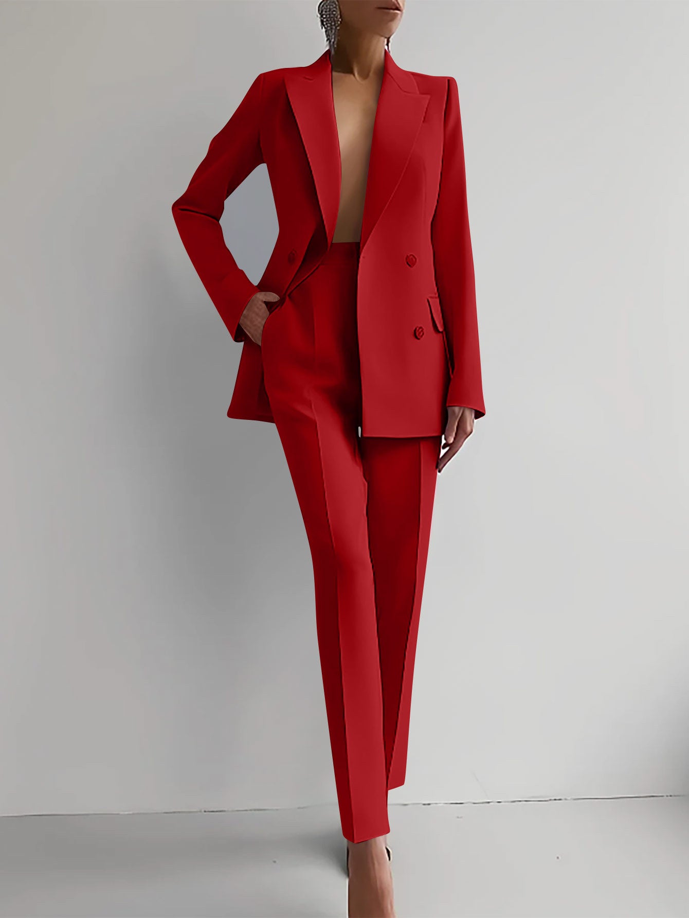 Sophisticated Workwear: Elegant Business Casual Suit Ensemble for Women