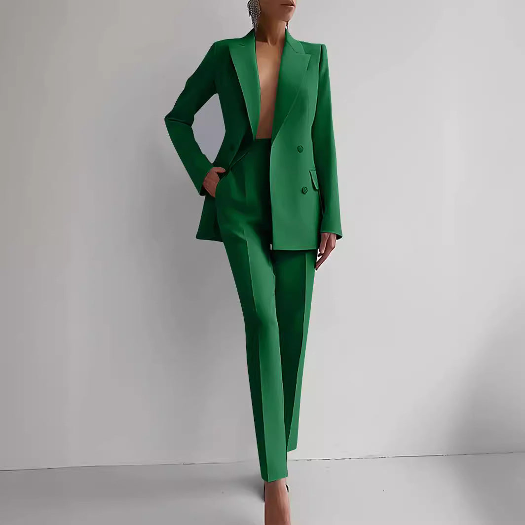Sophisticated Workwear: Elegant Business Casual Suit Ensemble for Women