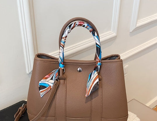 Flora Charm Women's Shoulder Handbag